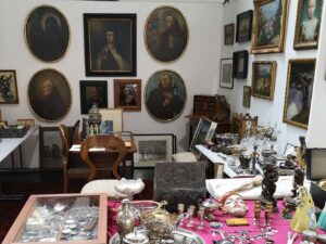 Altwaren und Antiquitäten Ankauf und Verkauf